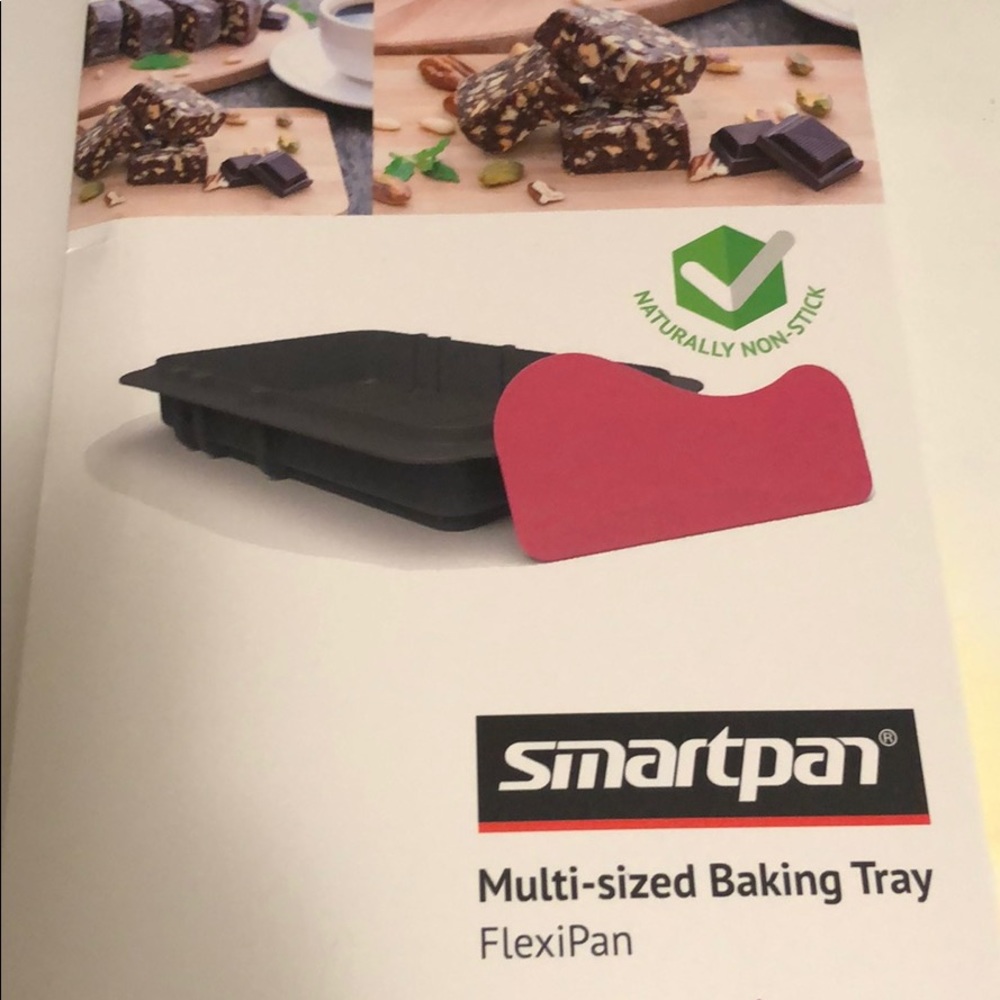 SmartPan multi-sized baking tray flexi pan